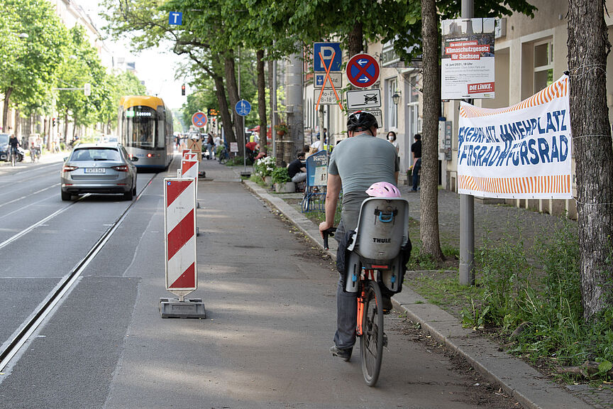 Holbeinstrasse_Haltestelle-Leipzig-Schleussig-ADFC_Leipzig-Mehr_Platz_fürs_Rad Holbeinstrasse_Haltestelle-Leipzig-Schleussig-ADFC_Leipzig-Mehr_Platz_fürs_Rad