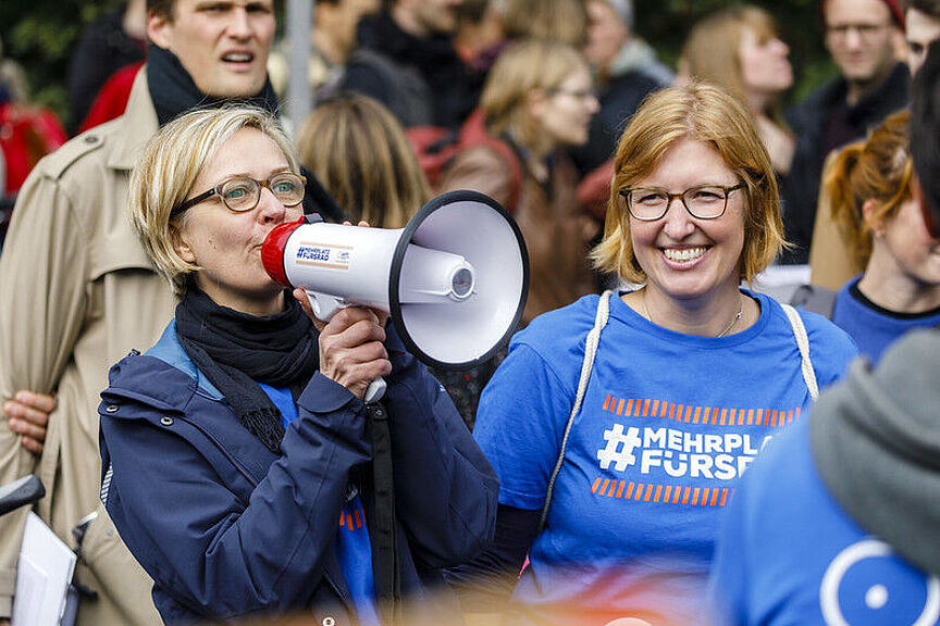 Engagement im ADFC Zwei Aktive im ADFC bei einer Demo