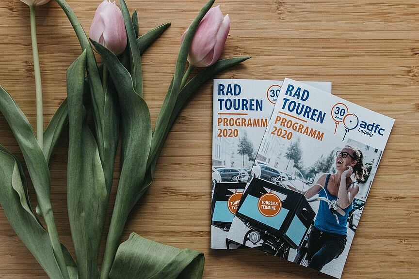 Unser Covermodel Maria freut sich ebenso auf den Frühling wie wir Unser Covermodel Maria freut sich ebenso auf den Frühling wie wir