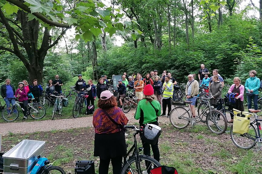Poetry-Radtour-Lesebuehne_Schkeuditzer_Kreuz Poetry-Radtour-Lesebuehne_Schkeuditzer_Kreuz