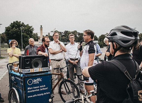 OBM-Radtour bringt ernste Themen zur Sprache