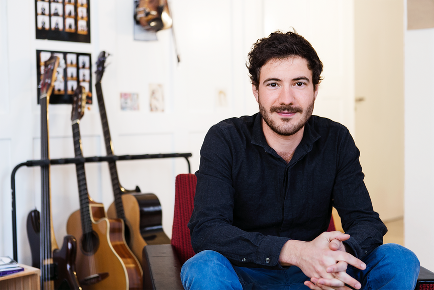 Wir freuen uns auf den Schweizer Autor Frédéric Zwicker seinen neuen Roman "Radost" Wir freuen uns auf den Schweizer Autor Frédéric Zwicker seinen neuen Roman "Radost"