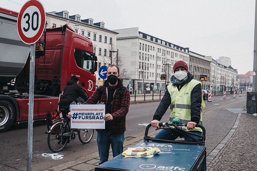 Der Pop-up Radweg zum Aktionstag am Ranstädter Steinweg Der Pop-up Radweg zum Aktionstag am Ranstädter Steinweg