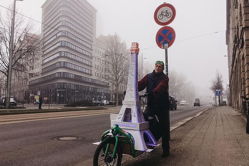 Am 5. März ist Eiffelturmtag. Wir bringen ihn symbolisch auf die Straßen Am 5. März ist Eiffelturmtag. Wir bringen ihn symbolisch auf die Straßen