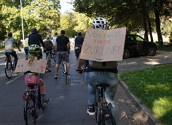 Familie bei der Kidical Mass