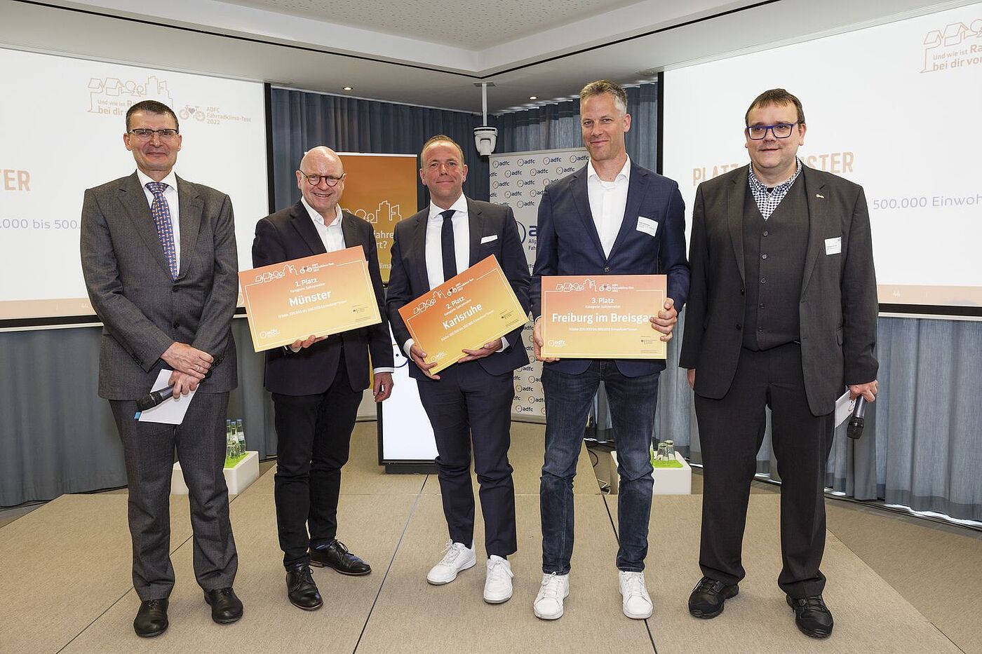 Die Siegerstädte in der Ortsgrößenklasse 200.000 bis 500.000 Einwohner:innen: Münster, Karlsruhe und Freiburg im Breisgau.